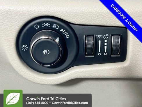 Used 2024 Chrysler Pacifica Touring-L image 20