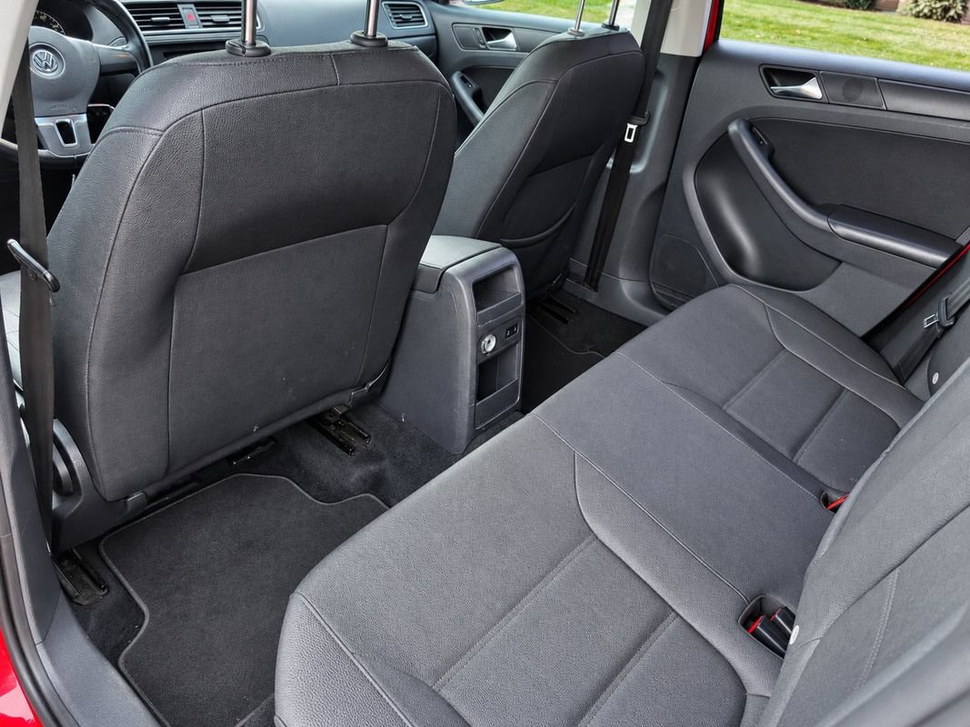 Used 2011 Volkswagen Jetta SE FWD image 17