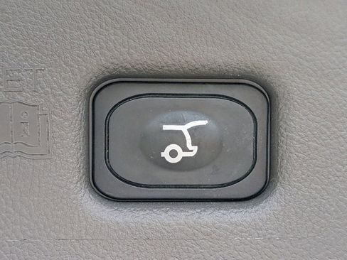 Certified 2023 Lincoln Nautilus Reserve w/ Equipment Group 202A image 15