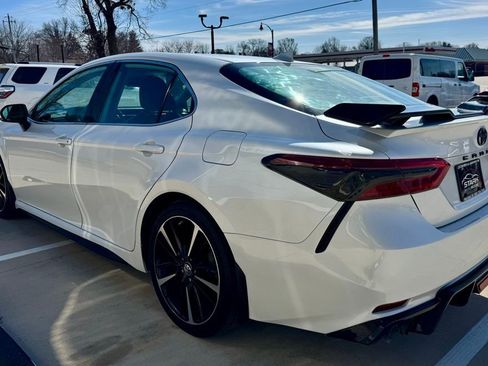 Used 2019 Toyota Camry XSE image 5