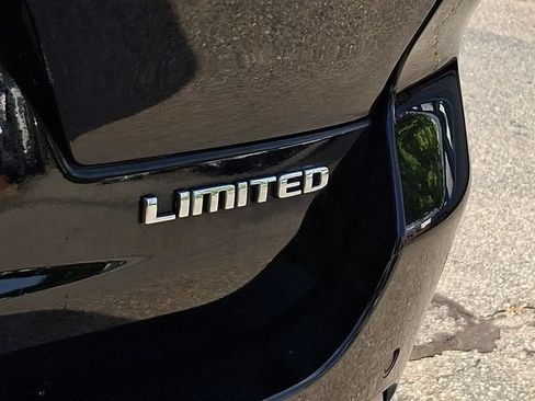 Used 2023 Jeep Grand Cherokee L Limited AWD/4WD image 33