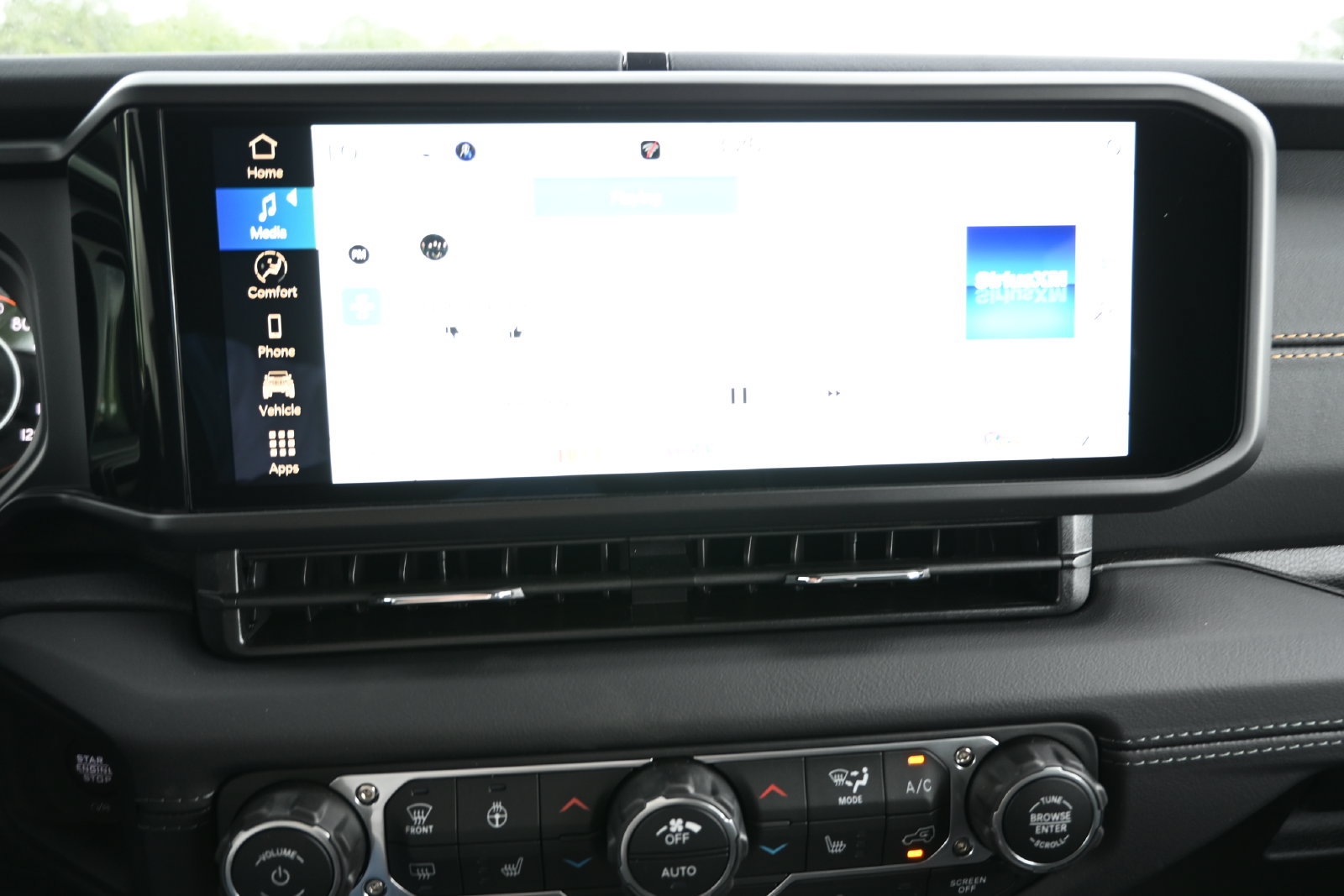 New 2026 Jeep Gladiator Sport AWD/4WD image 14
