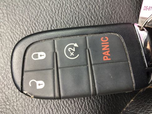 Used 2020 Jeep Compass Latitude w/ Cold Weather Group AWD/4WD image 16
