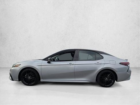 Used 2022 Toyota Camry XSE image 9