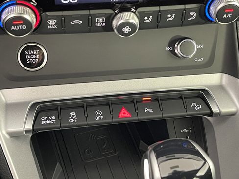 New 2025 Audi Q3 2.0T Premium image 30