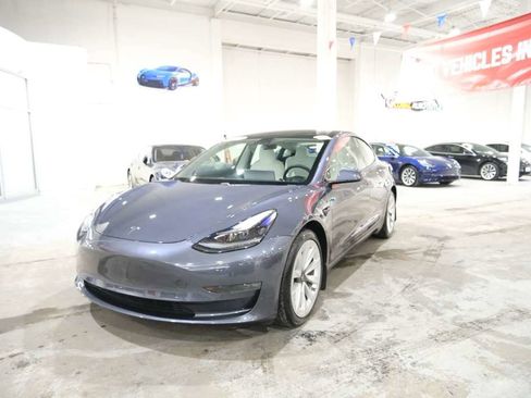 Used 2021 Tesla Model 3 Standard Range Plus image 4