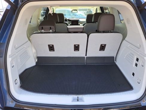 Used 2024 GMC Acadia Denali image 6