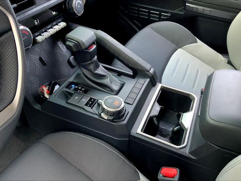 Used 2025 Toyota Tacoma TRD Sport AWD/4WD image 17