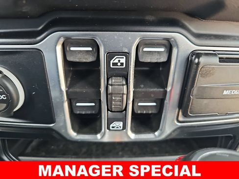 Used 2024 Jeep Wrangler Unlimited Sahara AWD/4WD image 27