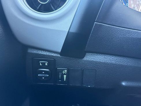 Used 2018 Toyota Corolla LE FWD image 28