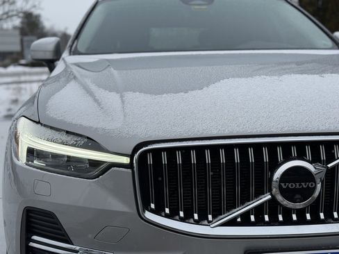 Used 2023 Volvo XC60 B5 Plus image 4