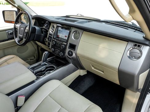 Used 2017 Ford Expedition Limited w/ Equipment Group 301A RWD image 13
