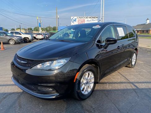 Used 2023 Chrysler Voyager LX FWD image 7