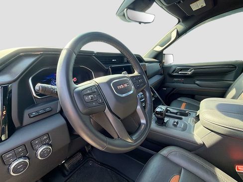 Used 2024 GMC Sierra 1500 AT4 w/ Technology Package AWD/4WD image 11