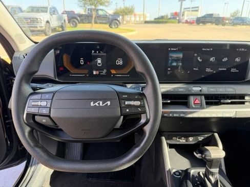 Used 2025 Kia K4 FWD image 13