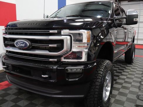 Used 2022 Ford F250 Platinum w/ FX4 Off-Road Package AWD/4WD image 3