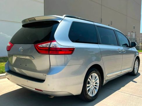 Used 2015 Toyota Sienna XLE w/ XLE Navigation Package FWD image 7