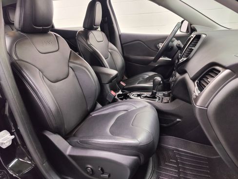 Used 2019 Jeep Cherokee Limited image 4