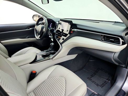 Used 2021 Toyota Camry SE w/ Carpet Mat Package (TMS) image 25