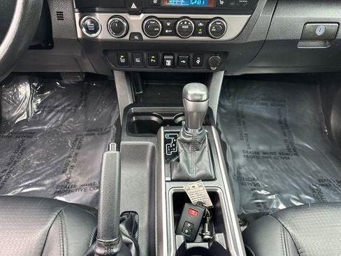 Certified 2022 Toyota Tacoma Limited AWD/4WD image 26