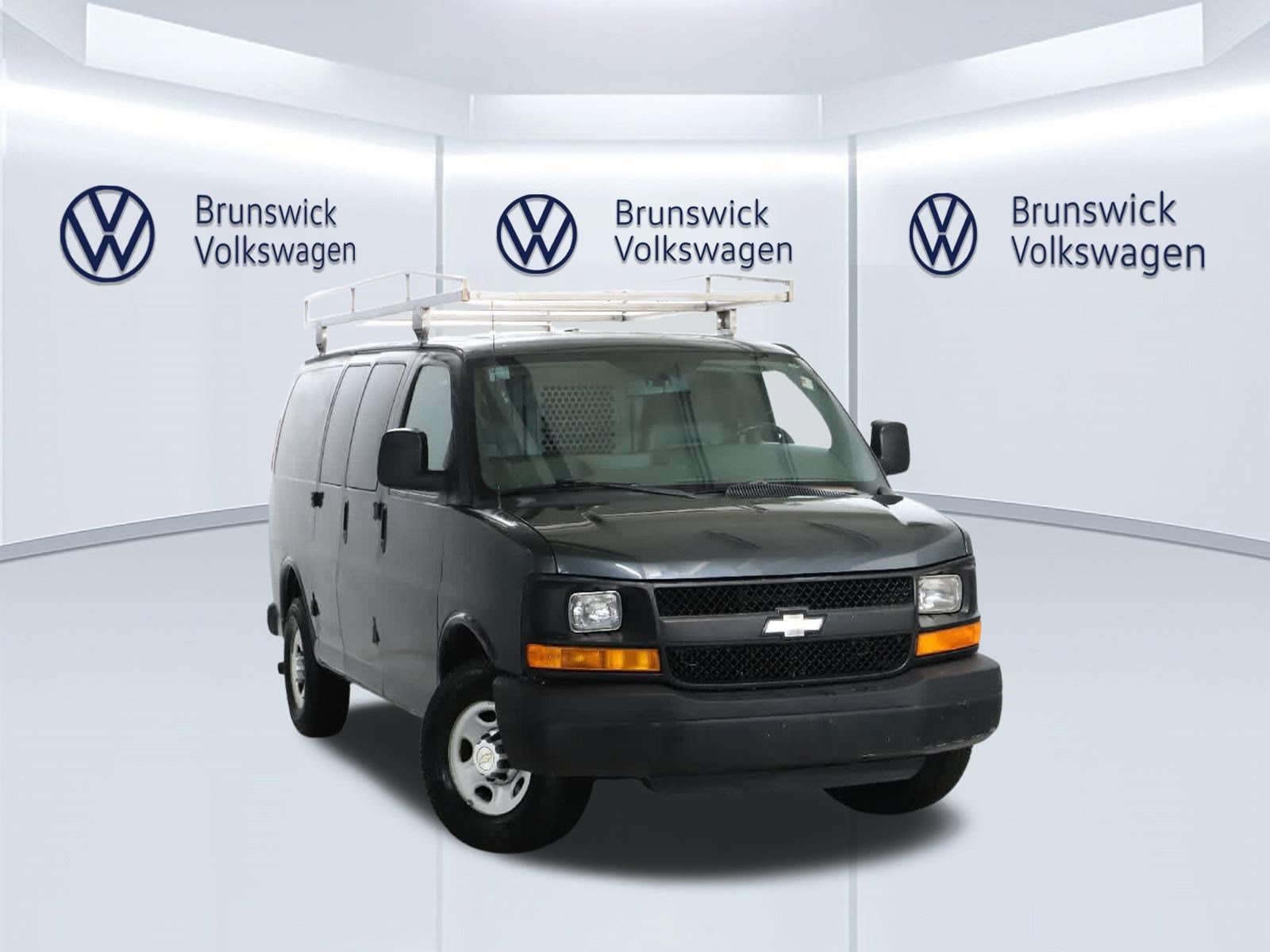 Used 2014 Chevrolet Express 2500 RWD image 2