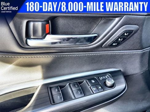 Used 2021 Toyota Venza Limited image 22