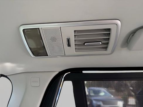 Used 2017 Land Rover Range Rover Long Wheelbase Supercharged image 10