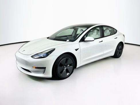 Used 2023 Tesla Model 3 Standard Range RWD image 3