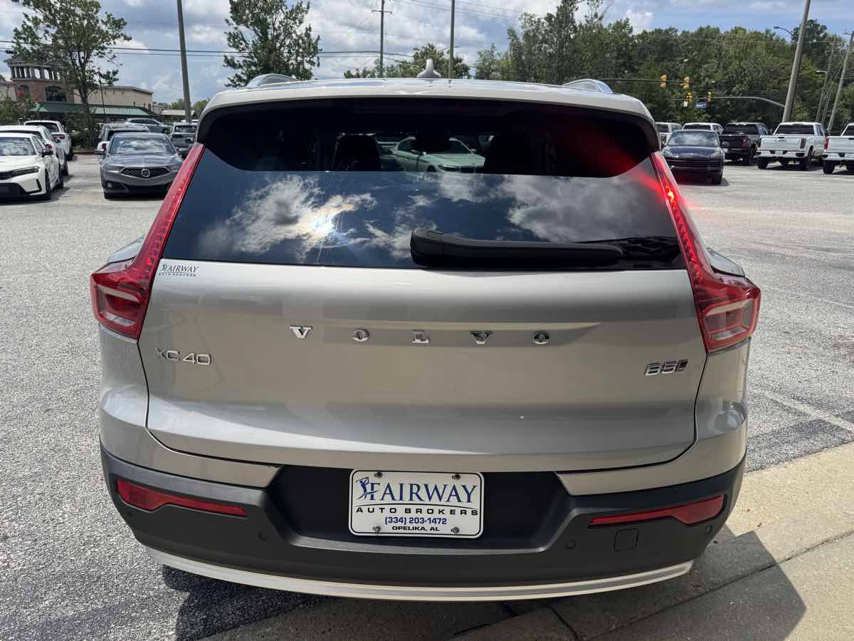 Used 2025 Volvo XC40 B5 Plus AWD/4WD image 7