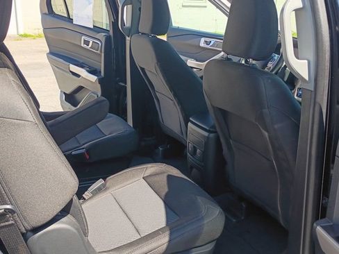 Used 2023 Ford Explorer XLT AWD/4WD image 13