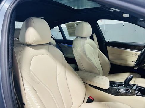 Used 2019 BMW 540i w/ Premium Package image 34