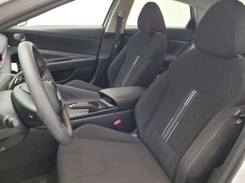 Used 2024 Hyundai Elantra SEL image 17