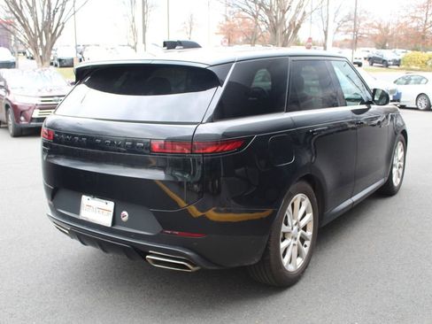 Used 2025 Land Rover Range Rover Sport SE image 2