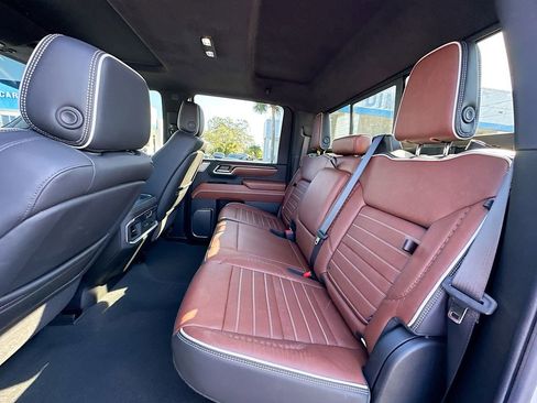 Used 2025 GMC Sierra 2500 Denali Ultimate image 26
