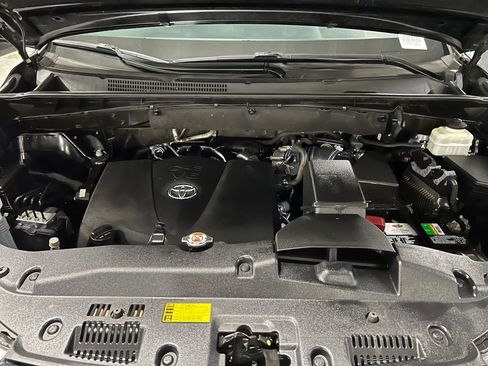 Used 2018 Toyota Highlander SE image 47