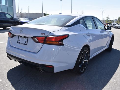 Used 2024 Nissan Altima 2.5 SR FWD image 9