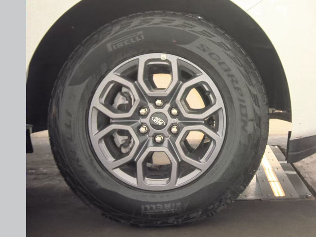 Used 2025 Ford Expedition Active RWD image 8