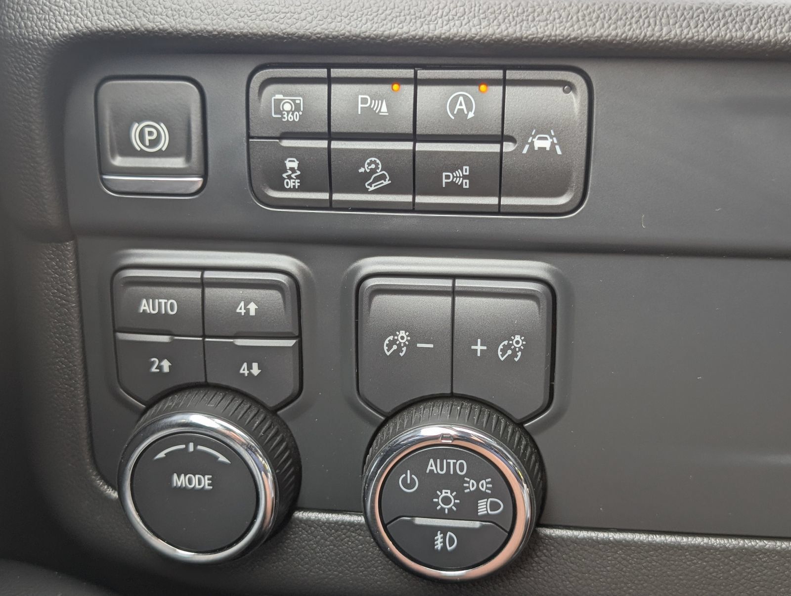 Used 2025 Chevrolet Tahoe Z71 w/ Comfort Package AWD/4WD image 7