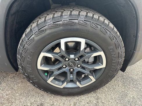 Used 2025 Chevrolet Equinox ACTIV w/ Safety and Technology Package FWD image 7