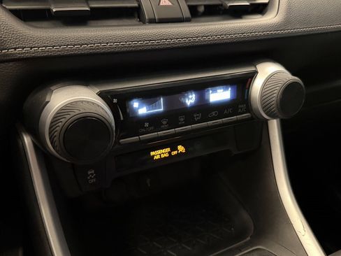 Used 2021 Toyota RAV4 LE image 15