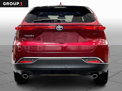 Used 2023 Toyota Venza LE image 5