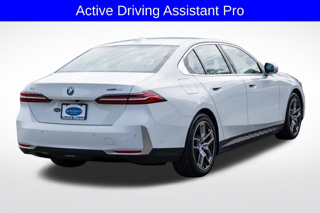 Used 2024 BMW i5 eDrive40i w/ M Sport Package RWD image 8