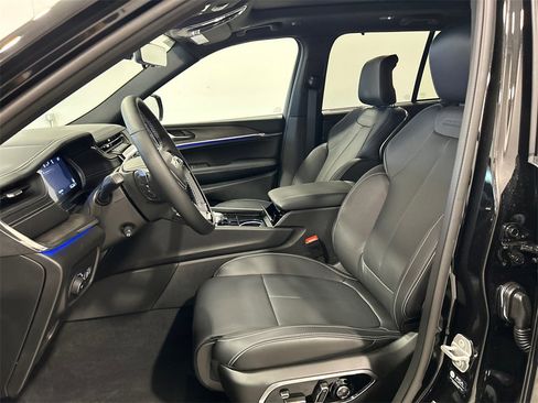 New 2025 Jeep Grand Cherokee Overland w/ Adv Protech Group III image 15