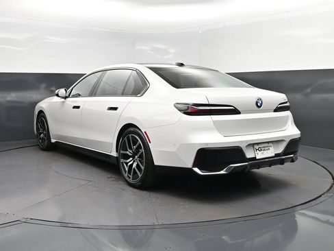 Used 2026 BMW 740i RWD image 5
