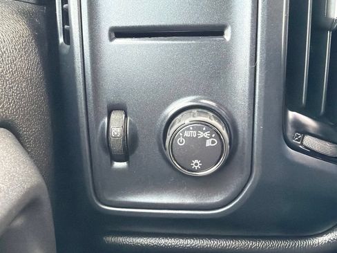 Used 2018 Chevrolet Silverado 1500 Custom w/ Custom Value Package AWD/4WD image 21