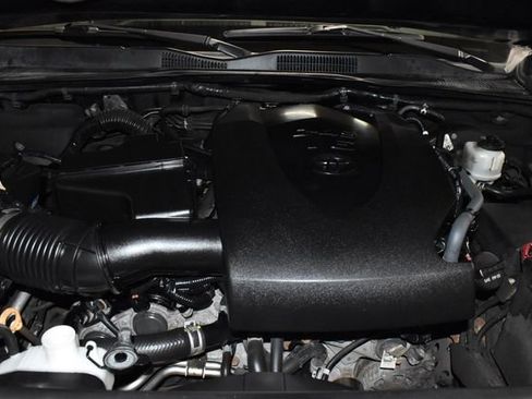 Used 2020 Toyota Tacoma TRD Sport image 11