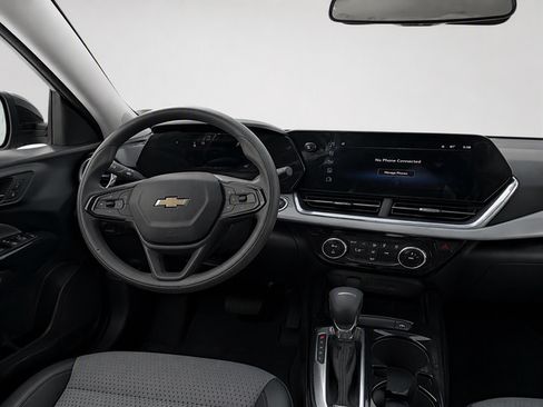 Used 2025 Chevrolet Trax LT FWD image 9
