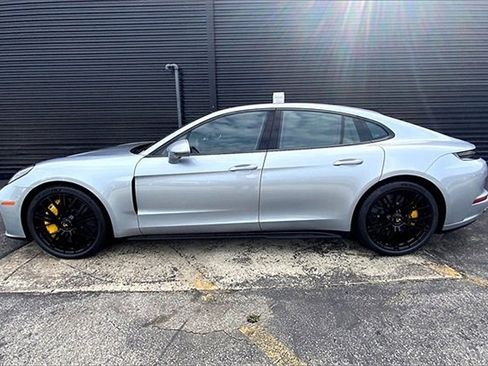 New 2026 Porsche Panamera GTS image 2