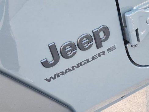 Used 2025 Jeep Wrangler Sport S image 9