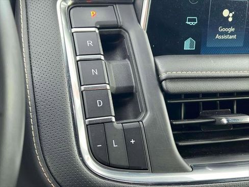 Used 2024 Chevrolet Suburban Premier image 25